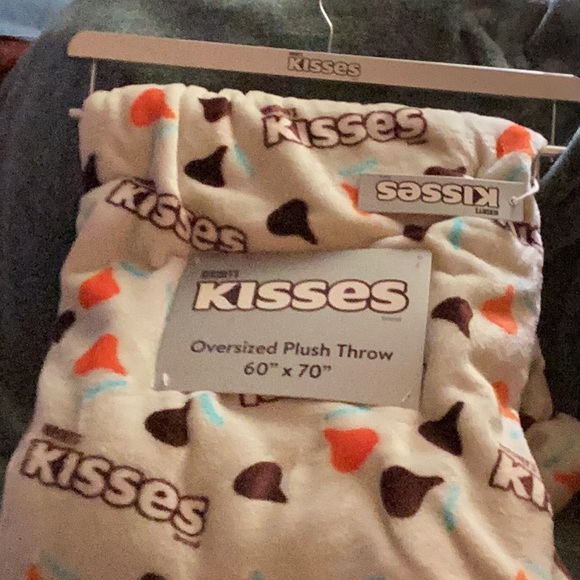 NWT Hershey Kisses Oversized Plush Throw 
Brand New With Tags 60”X 70” - Picture 2 of 8